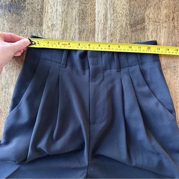 Alice + Olivia Women's Black Pleated Pants - Picture 7 of 8